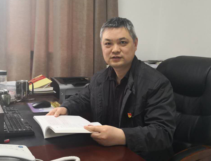文法学院党委书记李培玉 文法学院党委书记李培玉