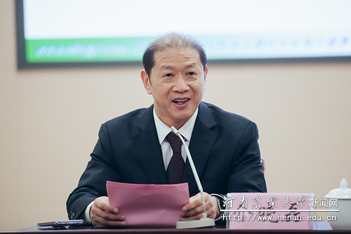校党委副书记、副校长介晓磊主持报告会 校党委副书记、副校长介晓磊主持报告会