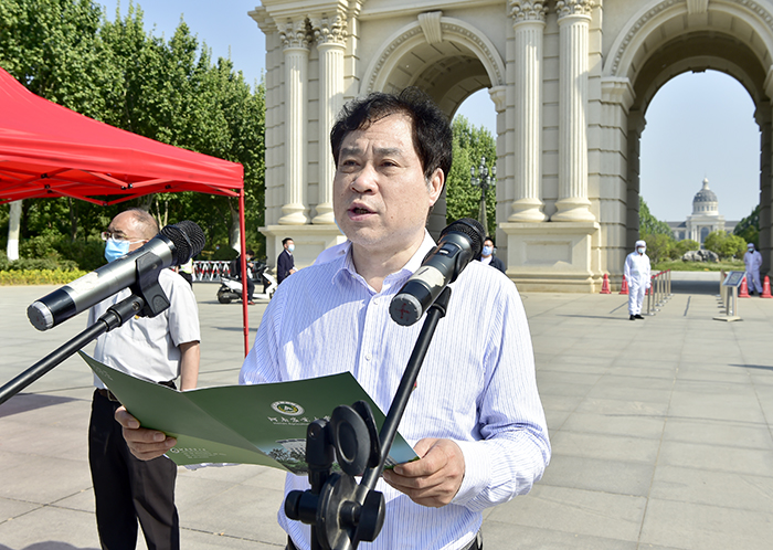 校防控指挥部指挥长、校长张改平做动员讲话（水印）