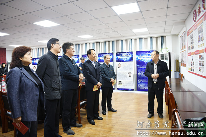 河南省政协副主席、九三学社河南省委主委张亚忠一行到校考察“社员之家”建设情况介绍 河南省政协副主席、九三学社河南省委主委张亚忠一行到校考察“社员之家”建设情况介绍