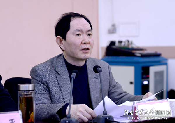 副校长张全国宣读表彰文件 副校长张全国宣读表彰文件