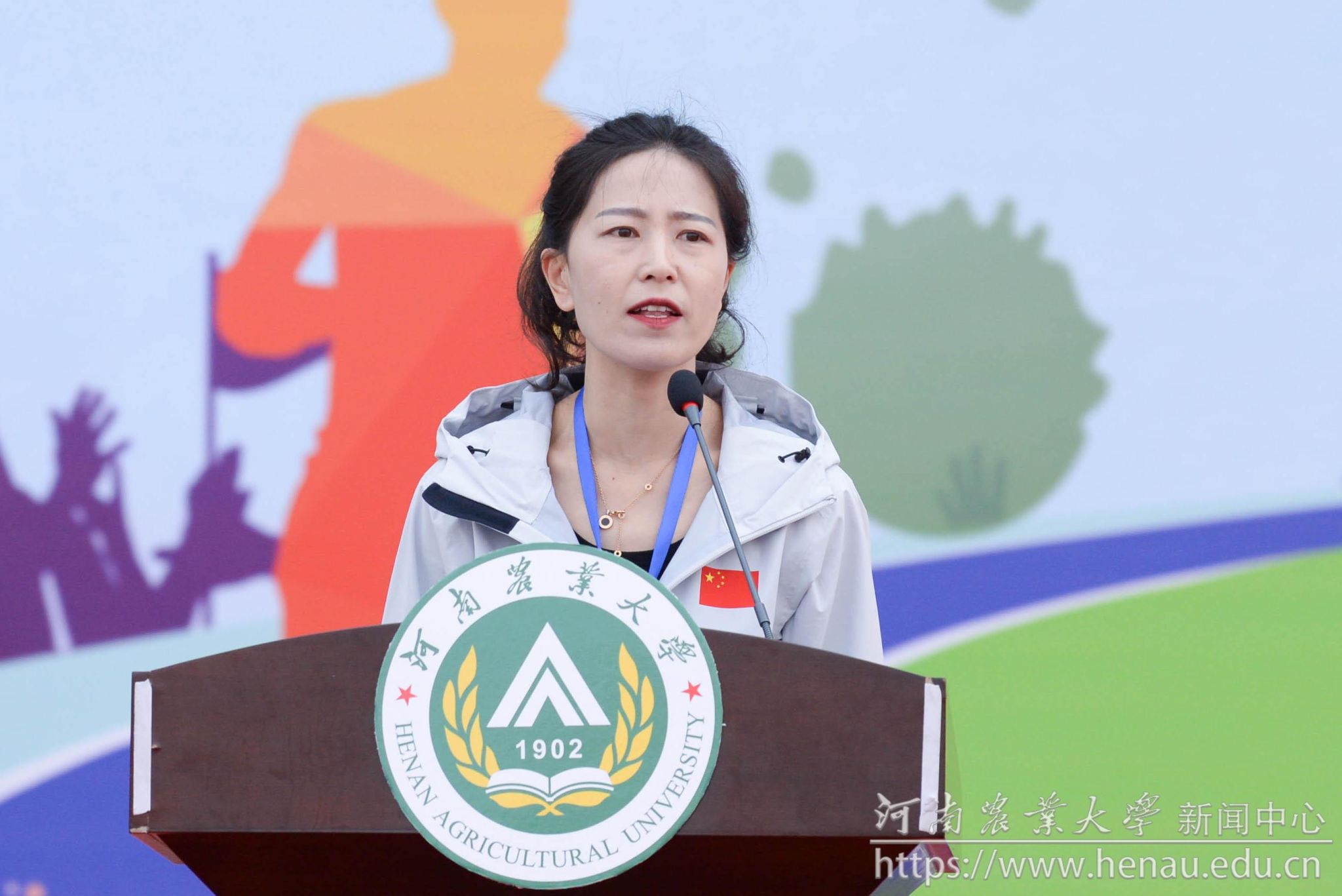 裁判员代表、体育学院教师孙满意宣誓.jpg