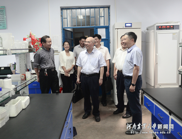 校党委书记李留心到园艺学院调研 校党委书记李留心到园艺学院调研