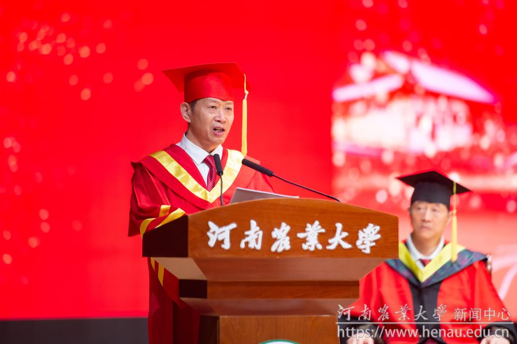 介校长讲话.jpg