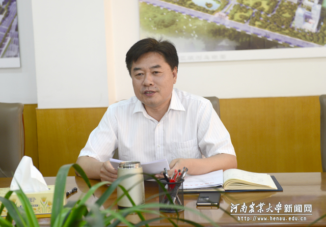 副校长李成吾主持会议 副校长李成吾主持会议
