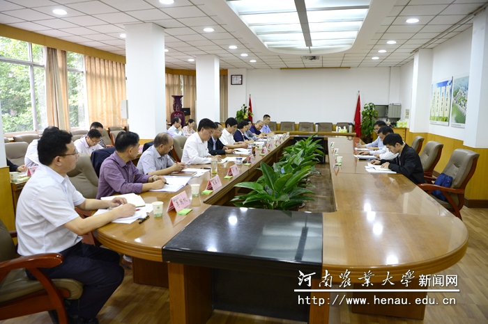 汇报会在行政楼第一会议室举行 汇报会在行政楼第一会议室举行