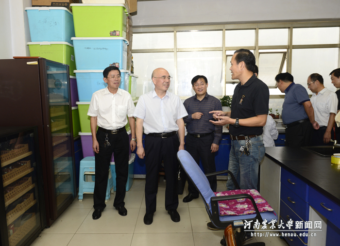 校党委书记李留心到烟草学院调研 校党委书记李留心到烟草学院调研