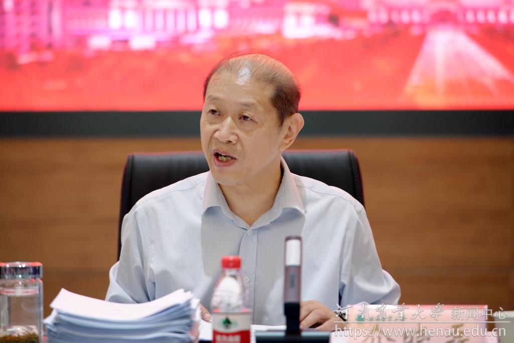 校长介晓磊主持会议.jpg