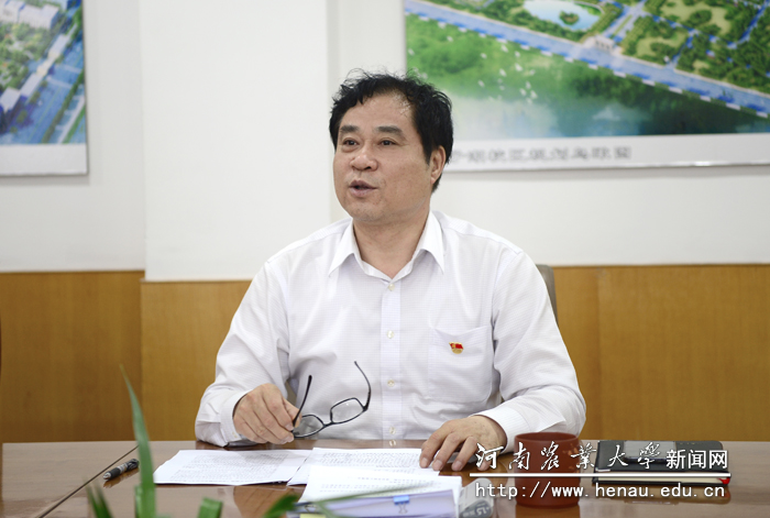 校长、中国工程院院士、校学位评定委员会主席张改平讲话 校长、中国工程院院士、校学位评定委员会主席张改平讲话