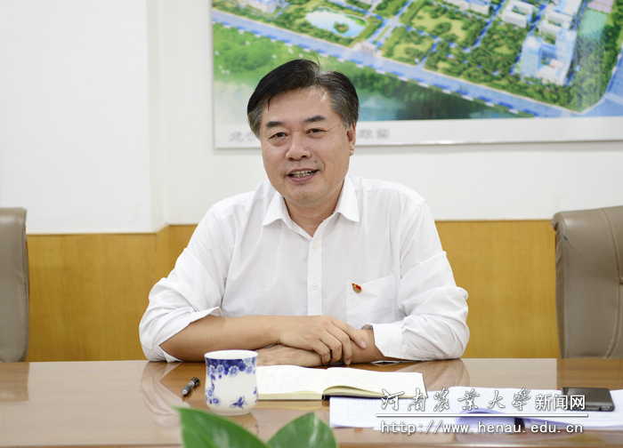 校党委副书记、工会主席李成吾讲话 校党委副书记、工会主席李成吾讲话