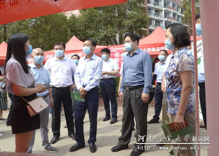 校党委书记魏蒙关,校长、中国工程院院士张改平,校党委副书记、工会主席李成吾,副校长尹新明一行与用人单位负责人交流,了解毕业生需求情况 校党委书记魏蒙关,校长、中国工程院院士张改平,校党委副书记、工会主席李成吾,副校长尹新明一行与用人单位负责人交流,了解毕业生需求情况