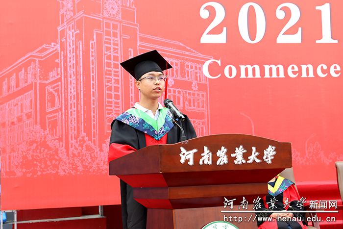 动物医学院博士研究生余复昌作为毕业生代表发言2 动物医学院博士研究生余复昌作为毕业生代表发言2