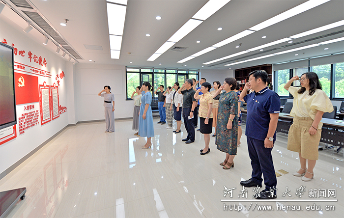 新党员入党宣誓及老党员重温入党誓词 新党员入党宣誓及老党员重温入党誓词