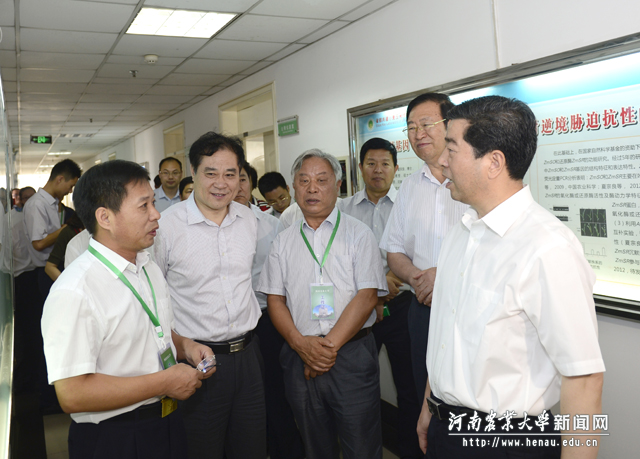 汤继华教授介绍分子育种有关情况 汤继华教授介绍分子育种有关情况