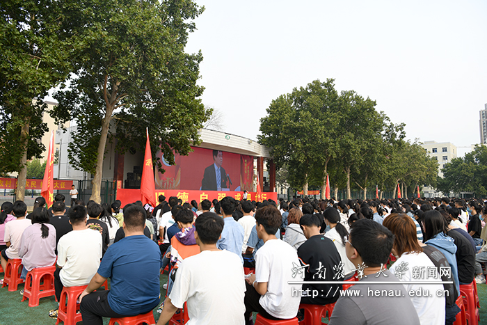文化路校区2020级新生通过5G直播互动参加开学典礼 文化路校区2020级新生通过5G直播互动参加开学典礼