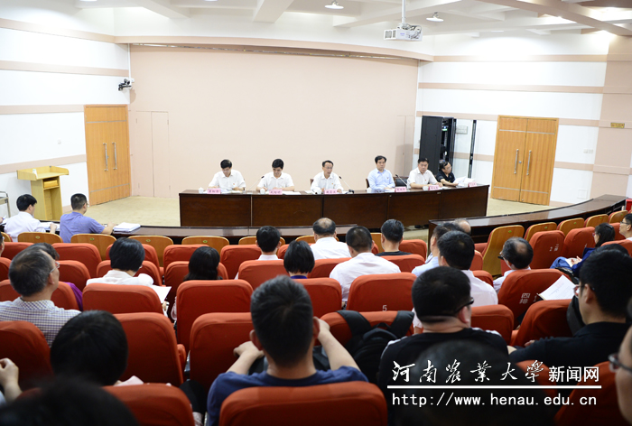 学校召开青年教师工作会议 学校召开青年教师工作会议