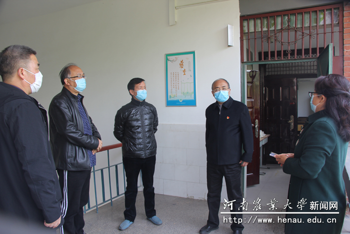 校纪委书记游舸查看附中初三返校复学第一天工作 校纪委书记游舸查看附中初三返校复学第一天工作