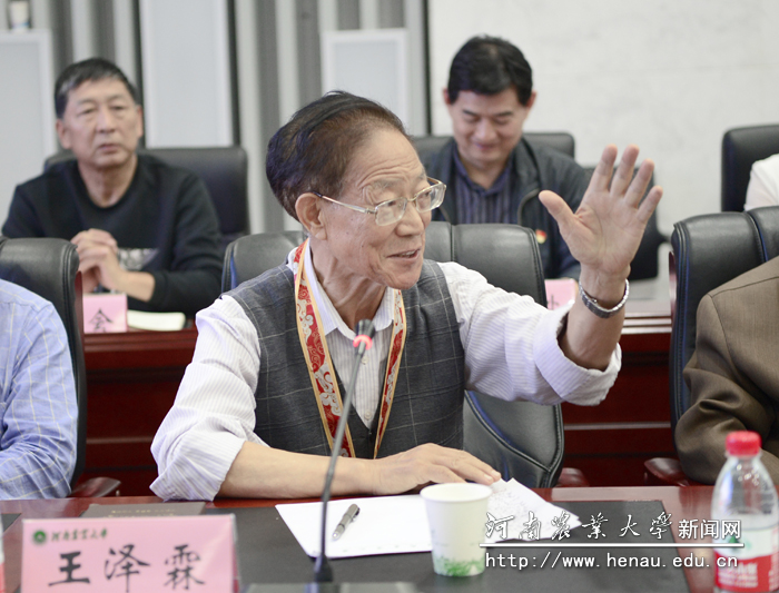 获奖者代表王泽霖发言