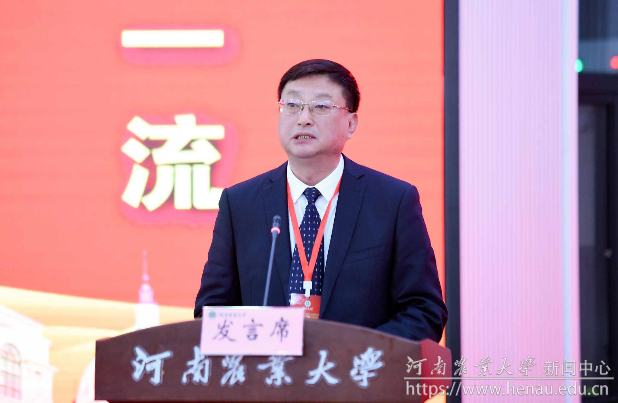 校党委副书记何松林作工会工作报告_副本_副本.jpg