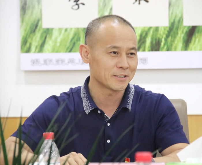 附属中学教工第三党支部书记、校级优秀党务工作者 孟江涛 附属中学教工第三党支部书记、校级优秀党务工作者 孟江涛