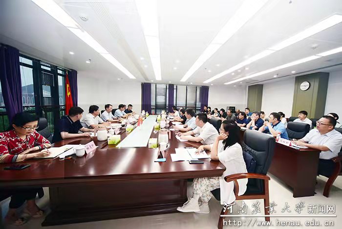 学校召开哲学社会科学科研骨干座谈会 学校召开哲学社会科学科研骨干座谈会