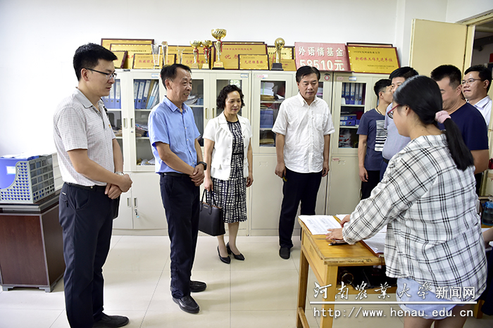 校党委书记魏蒙关一行查看了解学生返校报到情况 校党委书记魏蒙关一行查看了解学生返校报到情况