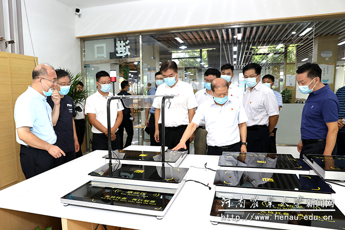 校长介晓磊一行到餐厅调研指导工作 校长介晓磊一行到餐厅调研指导工作