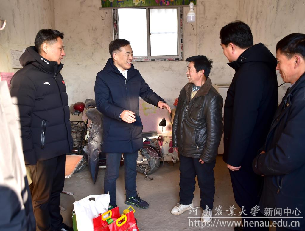 李成伟看望慰问台前县村民1.jpg