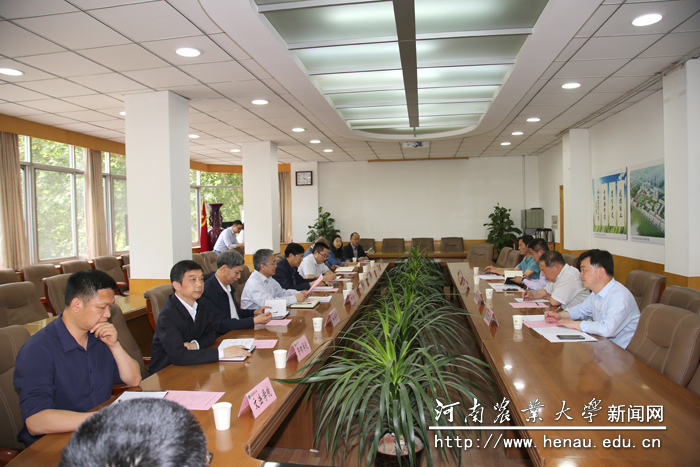 双方在行政楼第一会议室举行座谈 双方在行政楼第一会议室举行座谈