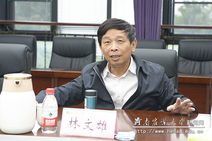 福建农林大学教授林文雄现场进行交流 福建农林大学教授林文雄现场进行交流