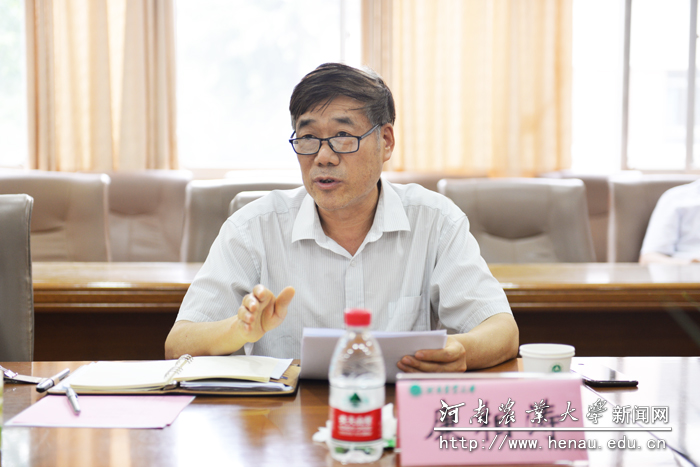 副校长康相涛介绍我校情况 副校长康相涛介绍我校情况
