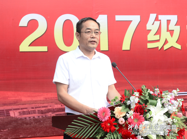 烟草学院许自成老师作为教师代表致辞 烟草学院许自成老师作为教师代表致辞