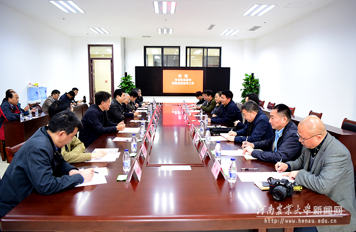 座谈会在教学楼A115举行 座谈会在教学楼A115举行