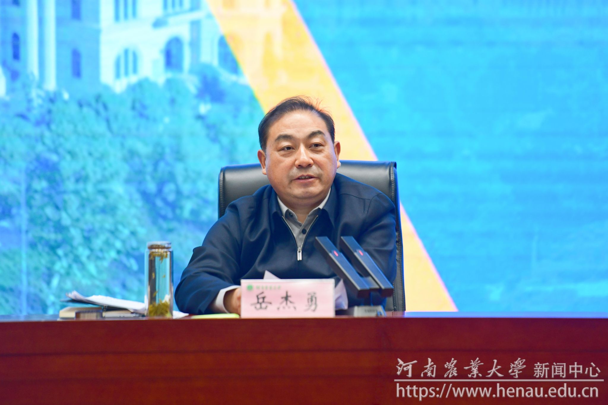 校党委书记岳杰勇作首场辅导报告.jpg