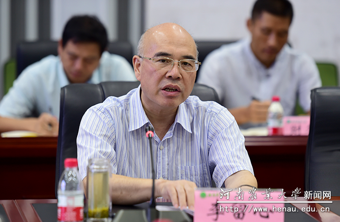 校党委书记李留心作工作汇报2 校党委书记李留心作工作汇报2