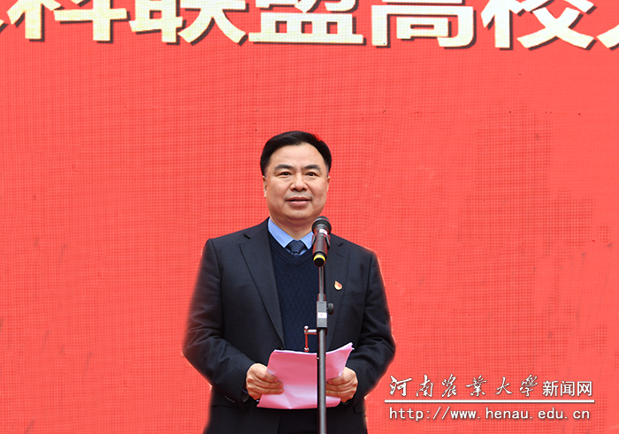 省教育厅副巡视员吕冰宣布推介会开幕 省教育厅副巡视员吕冰宣布推介会开幕