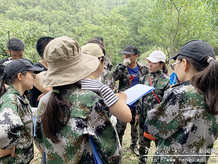 林学院师生在 林学院师生在