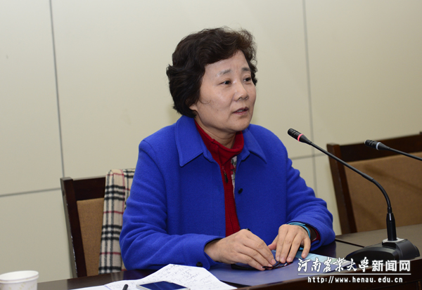 副校长柳娜在会上讲话 副校长柳娜在会上讲话