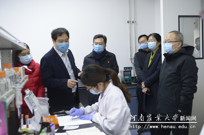 校长、中国工程院院士张改平介绍科研工作情况 校长、中国工程院院士张改平介绍科研工作情况