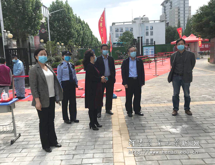 尚富德查看返校入学准备工作情况 尚富德查看返校入学准备工作情况