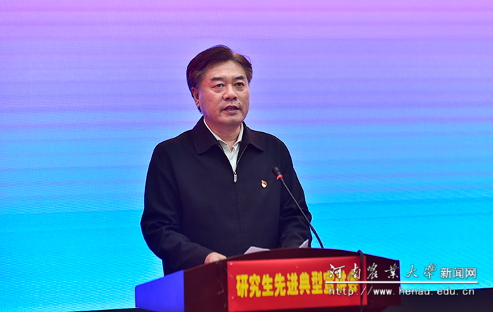 校党委副书记、工会主席李成吾讲话 校党委副书记、工会主席李成吾讲话