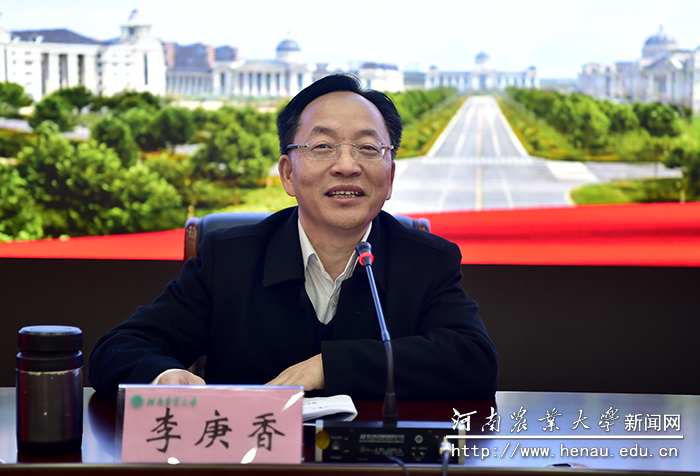 李庚香作宣讲