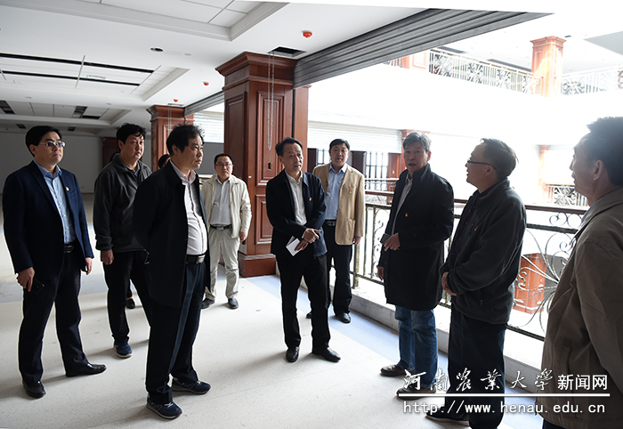 校领导调研图书馆建设情况 校领导调研图书馆建设情况
