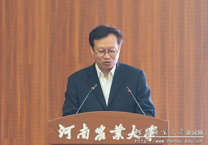 河南牧业经济学院副校长吴中以《培育知农爱农人才  推动畜牧业高质量发展》为题作报告