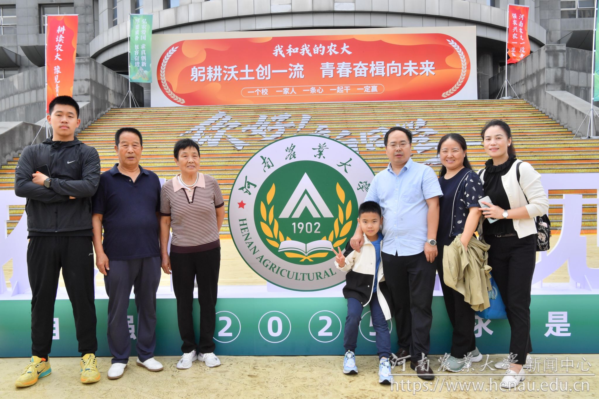 全家动员送人才.JPG