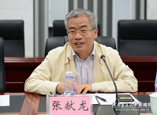 华中农业大学党委常委、副校长张献龙介绍该校研究生培养、科研团队建设等情况