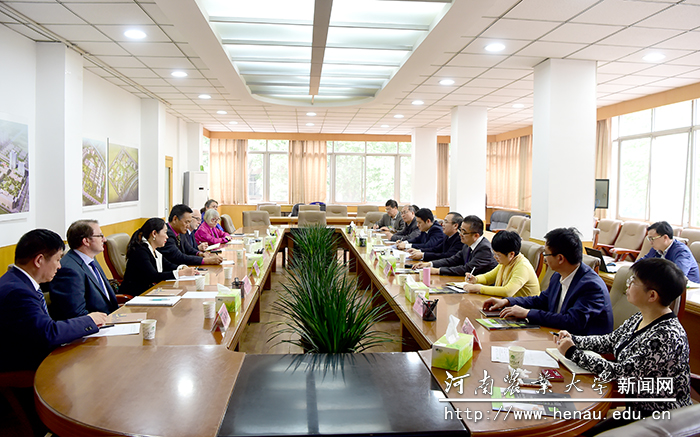 双方在第一会议室座谈交流 双方在第一会议室座谈交流