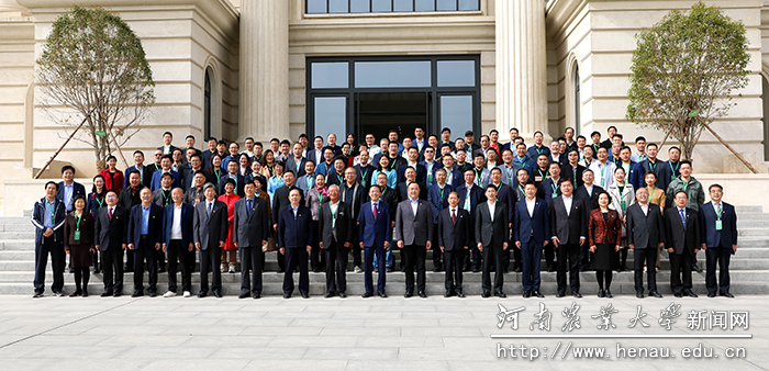 与会人员合影 与会人员合影