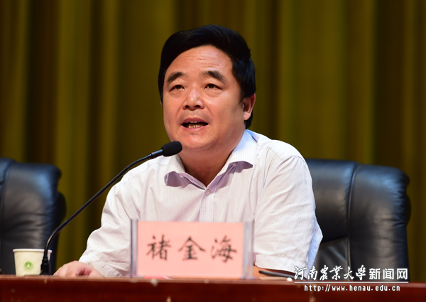 校党委副书记、工会主席褚金海主持开学典礼 校党委副书记、工会主席褚金海主持开学典礼