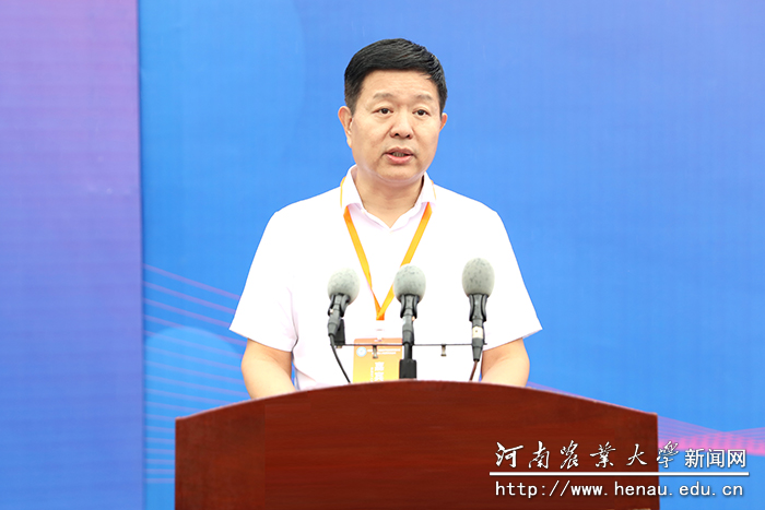 省农业农村厅党组成员、副厅长王承启主持开幕式 省农业农村厅党组成员、副厅长王承启主持开幕式